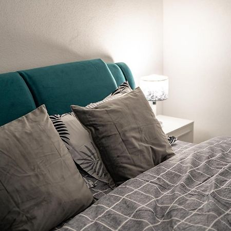 Cozy Apartment In Dumbravita Dumbravita  Extérieur photo